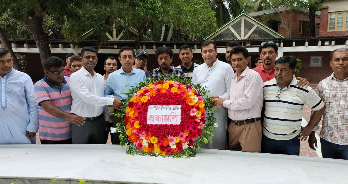 বঙ্গবন্ধুকে নিয়ে চলচ্চিত্র নির্মাতা গৌতম ঘোষ টুঙ্গিপাড়ায়