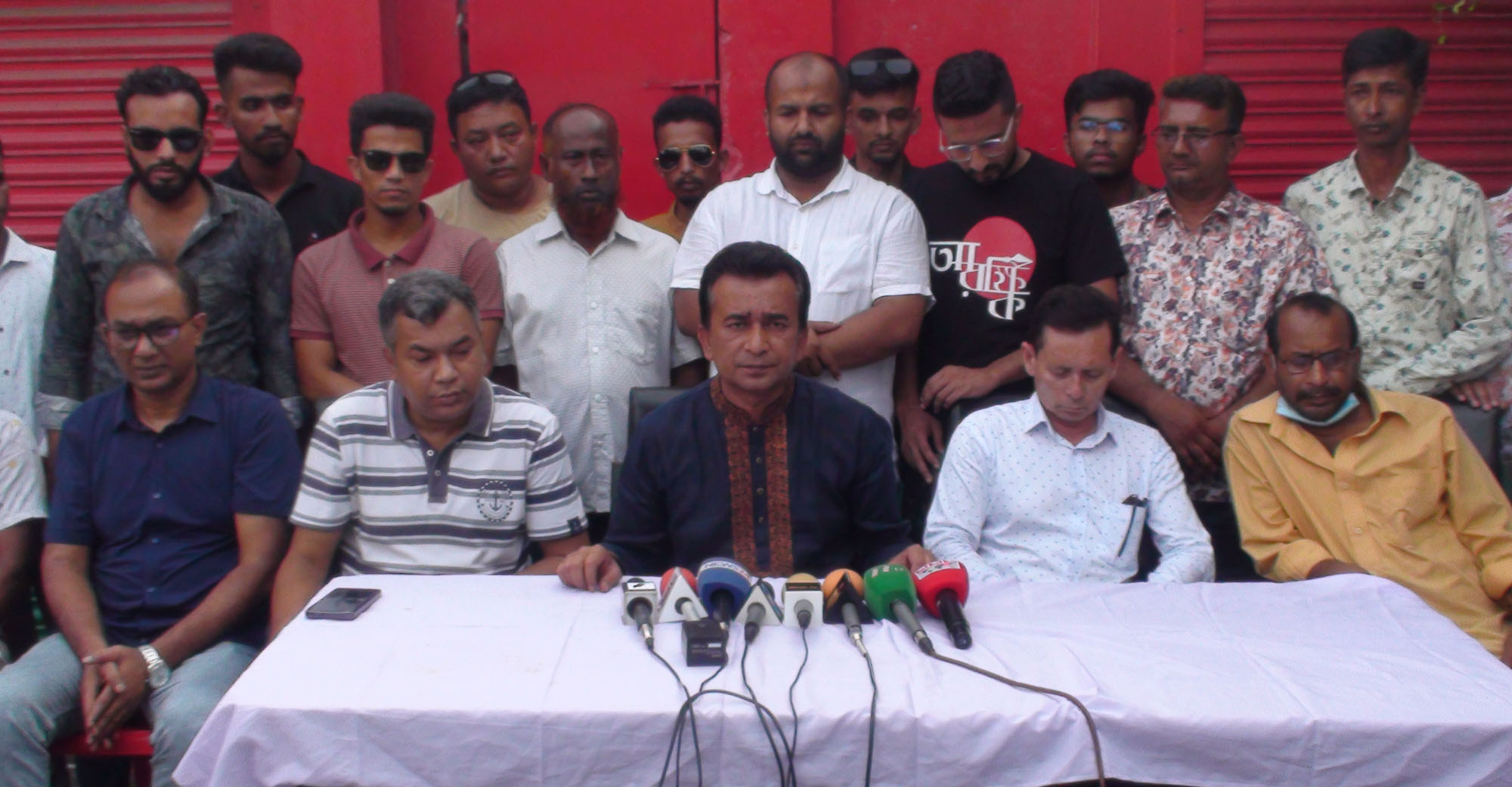 গোপালগঞ্জ পৌর নির্বাচনে মেয়র প্রার্থী থেকে সরে দাঁড়ালেন এম বদরুল আলম বদর