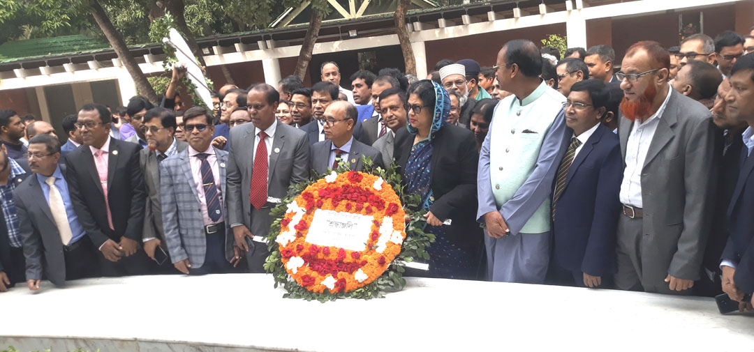 বঙ্গবন্ধুর সমাধিতে নবনিযুক্ত কৃষি সচিবের শ্রদ্ধা
