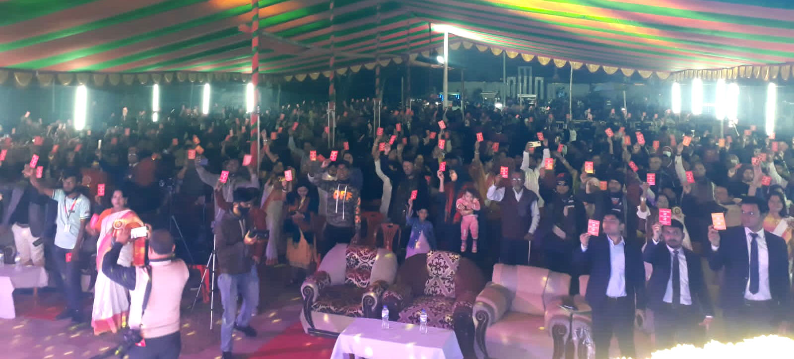 গোপালগঞ্জে মাদককে লালকার্ড দেখাল হাজার মানুষ