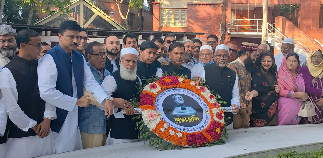 টুঙ্গিপাড়ায় জাতির পিতার সামধিতে শ্রদ্ধাঞ্জলি