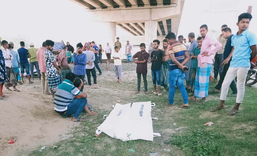 কাশিয়ানীতে ট্রেনের ধাক্কায় প্রাণ গেল ইজিবাইক চালকের
