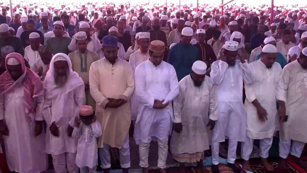 গোপালগঞ্জে ঈদ জামাতে দেশ ও জাতির মঙ্গল কামনা