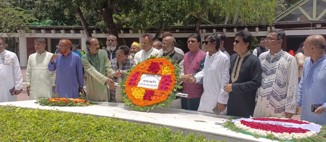 বঙ্গবন্ধুর সমাধিতে মাধ্যমিক শিক্ষা অফিসার কল্যাণ সমিতির শ্রদ্ধা