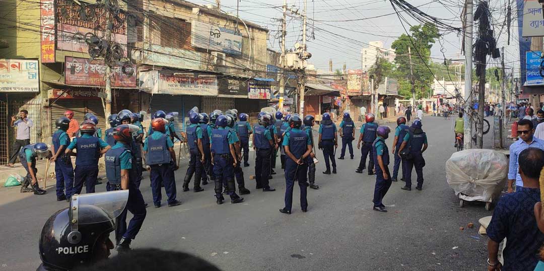 খুলনায় পুলিশের সাথে বিএনপি নেতা কর্মীদের সংঘর্ষ, আটক ১০