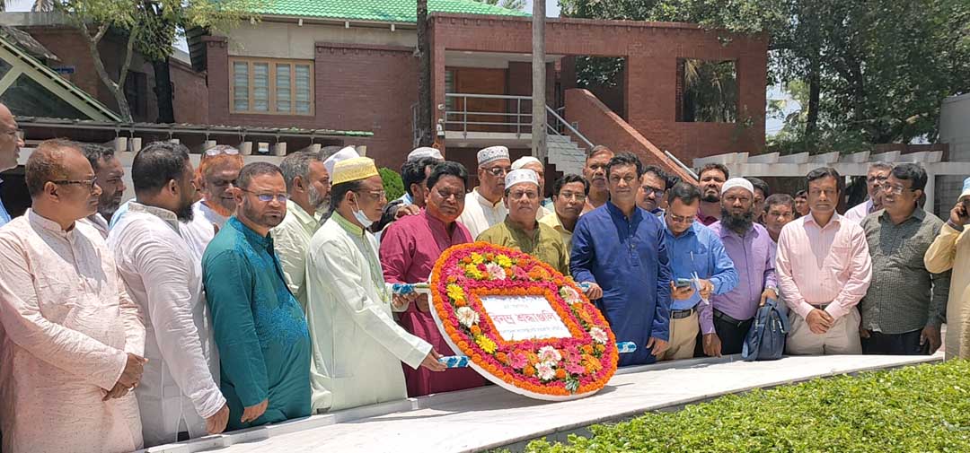 বঙ্গবন্ধুর সমাধিতে বাংলাদেশ কালেক্টর সহকারী সমিতির কেন্দ্রীয় কমিটির শ্রদ্ধা