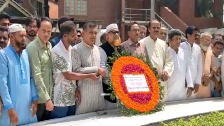 শেখ হাসিনার স্বদেশ প্রত্যাবর্তন উপলক্ষে বঙ্গবন্ধুর সমাধিতে শ্রদ্ধা