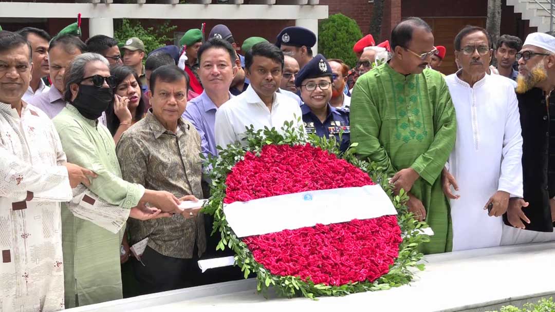 জুলিও কুরি পদক প্রাপ্তির ৫০ বছর উপলক্ষে গোপালগঞ্জে বঙ্গবন্ধুর সমাধিতে শ্রদ্ধা ও ফ্রি মেডিকেল অনুষ্ঠিত