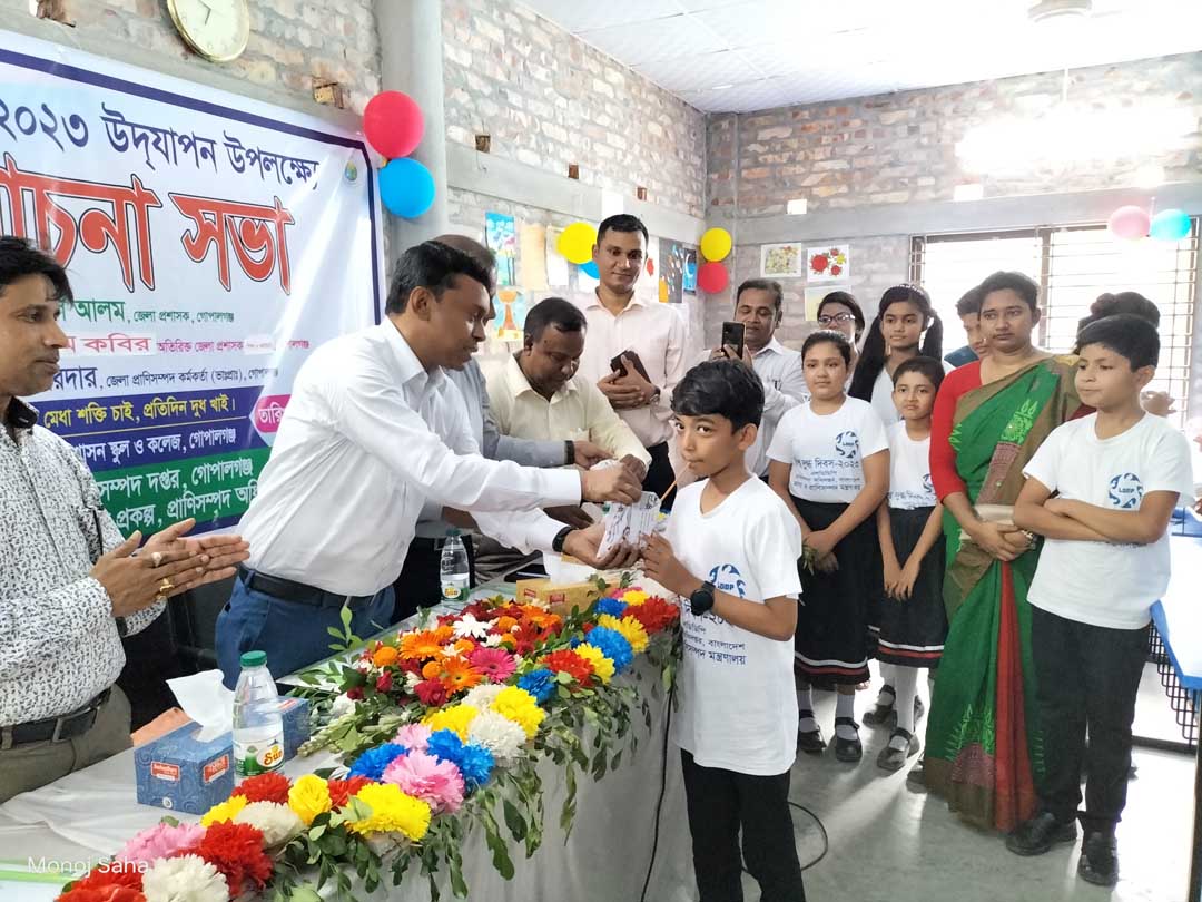 বিশ্ব দুগ্ধ দিবসে গোপালগঞ্জে ৩০০ শিশুকে দুধ পান করালেন জেলা প্রশাসক