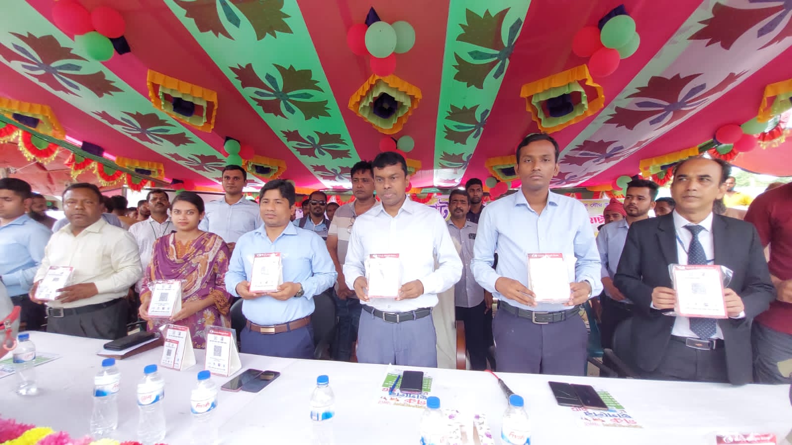 গোপালগঞ্জে ৬টি পশুর হাটে ক্যাশলেস পদ্ধতিতে পশু কেনা বেচা