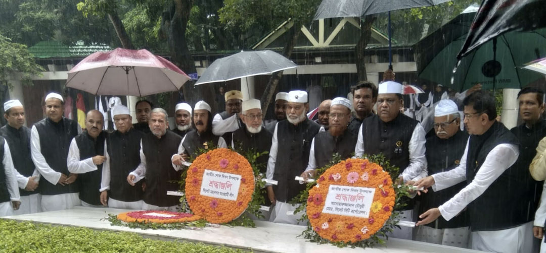 টুঙ্গিপাড়ায় বঙ্গবন্ধুর সমাধিতে সিলেট সিটি কর্পোরেশন মেয়রের শ্রদ্ধা