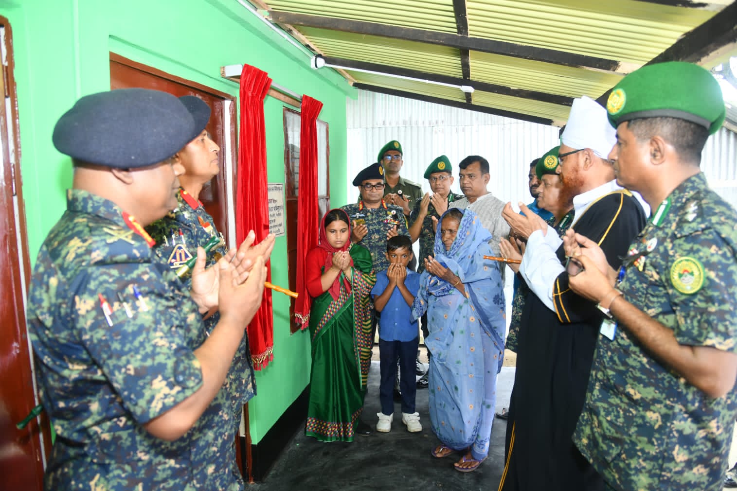 ঘর পেয়ে খুশি অসহায় ভিডিপি সদস্য বেদানা