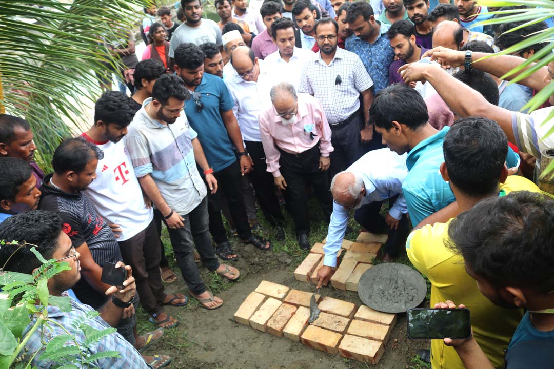 বশেমুরবিপ্রবির রিতু ও হিয়ার স্মরণে স্মৃতিস্তম্ভের ভিত্তিপ্রস্তর স্থাপন