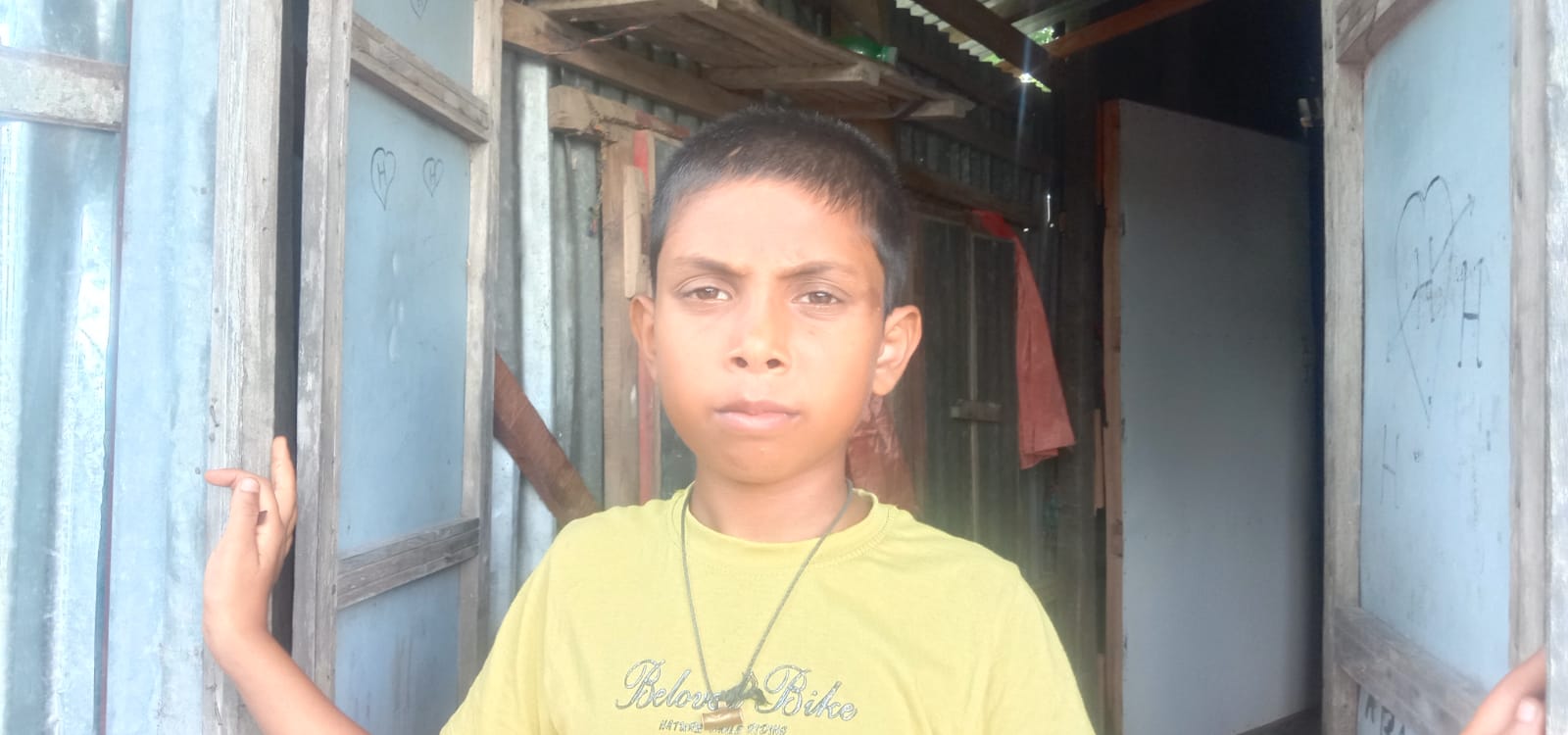 শাহজালাল বিমানবন্দরে বিমানে উঠা শিশু জোনায়েদ এখন মুকসুদপুরের নিজ বাড়িতে