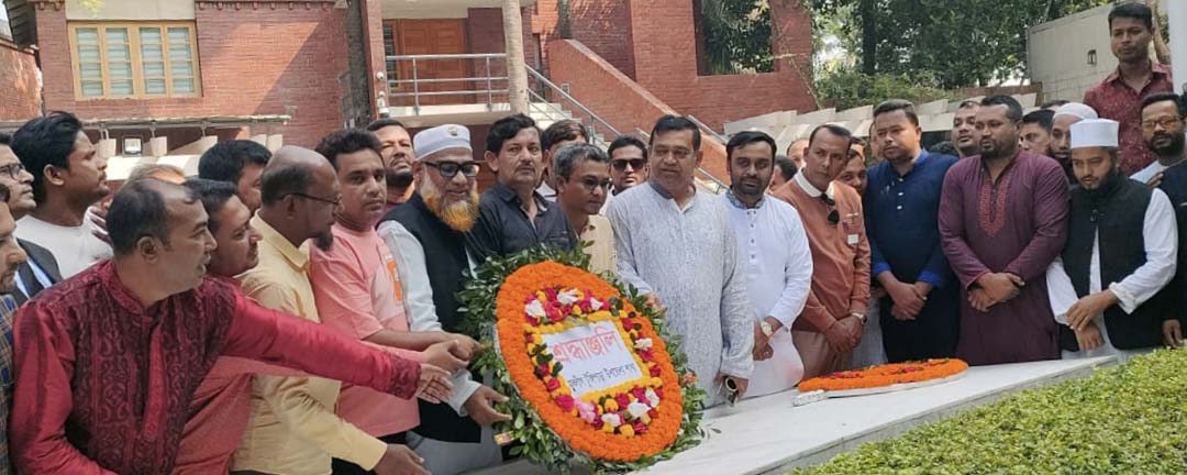 টুঙ্গিপাড়ায় যুবলীগের প্রতিষ্ঠা বার্ষিকীতে বঙ্গবন্ধুর সমাধিতে শ্রদ্ধা