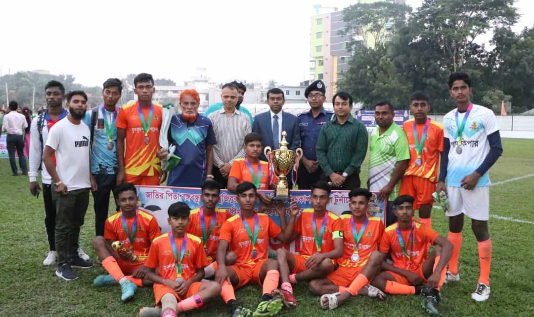 গোপালগঞ্জে বঙ্গবন্ধু ও বঙ্গমাতা গোল্ডকাপ ফুটবল টুর্নামেন্টের ফাইনাল খেলা অনুষ্ঠিত