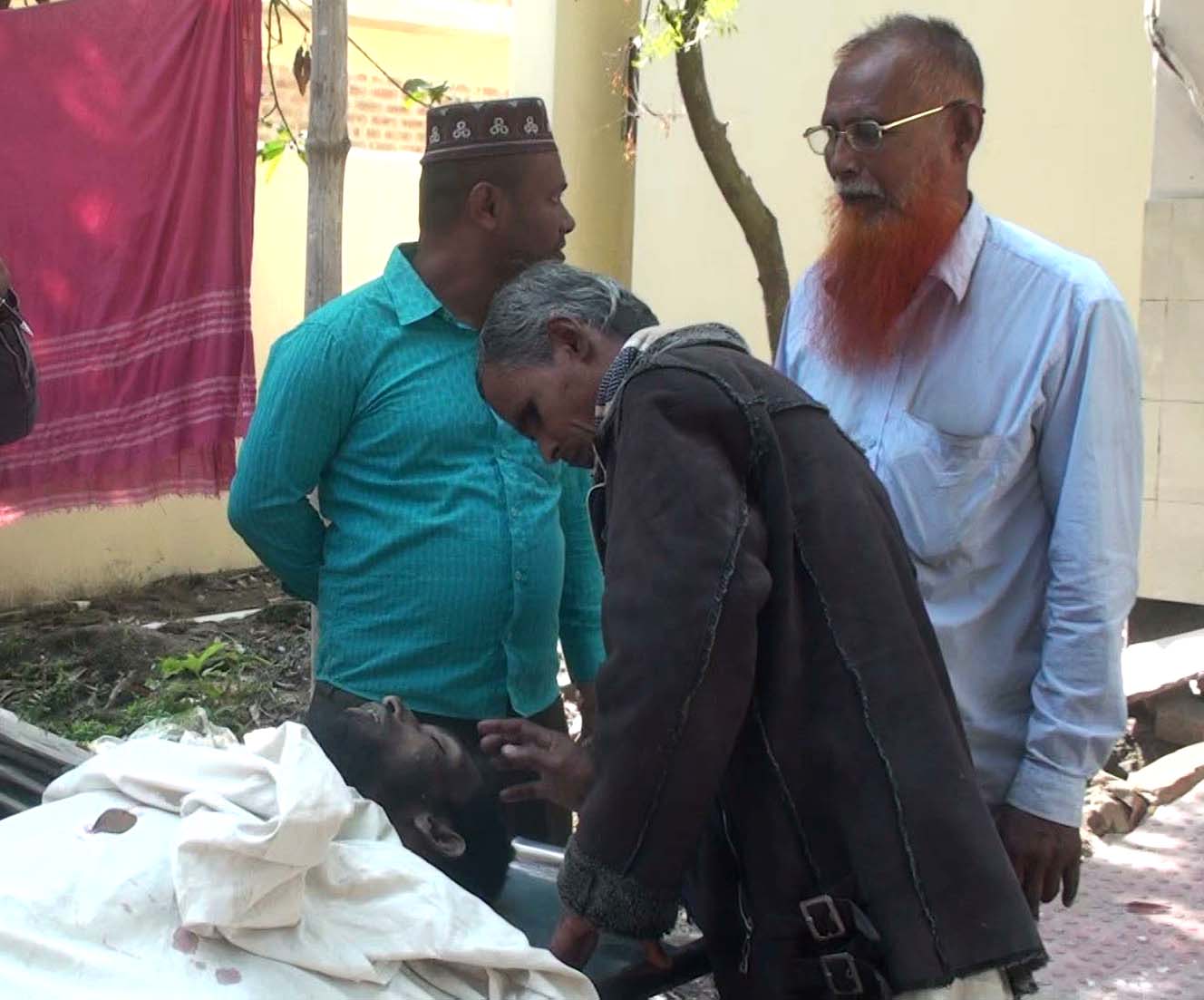 গোপালগঞ্জে চোর সন্দেহে যুবককে পিটিয়ে হত্যা