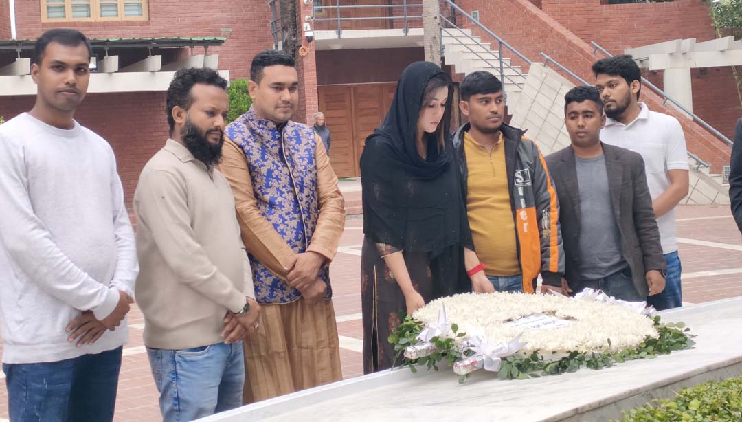 জনগণের পিড়াপিড়িতে আমি স্বতন্ত্র প্রার্থী হয়েছি- টুঙ্গিপাড়ায় মাহিয়া মাহি