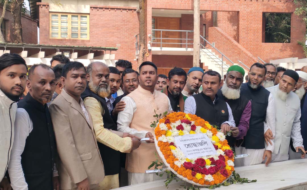বঙ্গবন্ধুর সমাধিতে পল্লবী থানা যুবলীগের শ্রদ্ধা