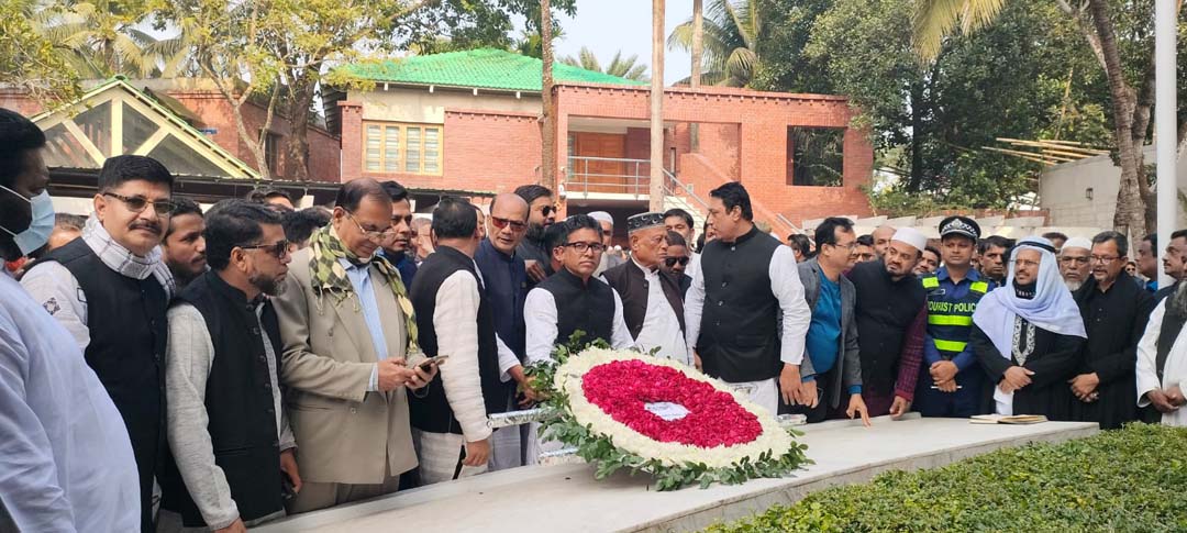 বঙ্গবন্ধুর সমাধিতে মোঃ ইলিয়াস উদ্দিন মোল্লাহ ও আবুল কালাম আজাদ এমপির শ্রদ্ধা