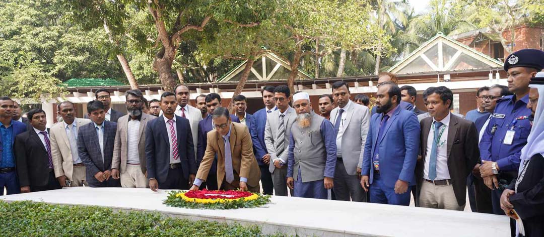 বঙ্গবন্ধুর সমাধিতে কৃষি ব্যাংক চেয়ারম্যান মোঃ নাসিরুজ্জামান শ্রদ্ধা