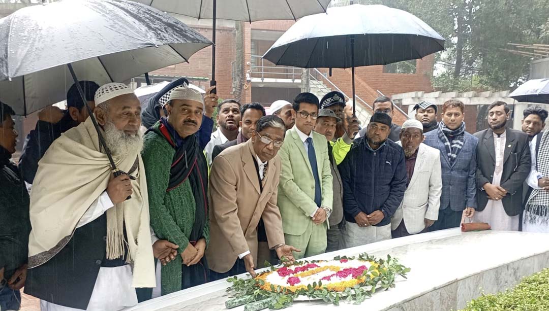 বঙ্গবন্ধুর সমাধিতে শ্রদ্ধা জানালেন ডা. প্রাণ গোপাল দত্ত