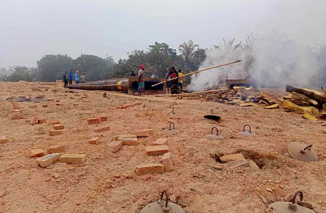 গোপালগঞ্জে অনুমোদহীন ৬টি অবৈধ ইটভাটা ভেঙ্গে গুড়িয়ে দিলো প্রশাসন! ২৩ লক্ষ টাকা জরিমানা
