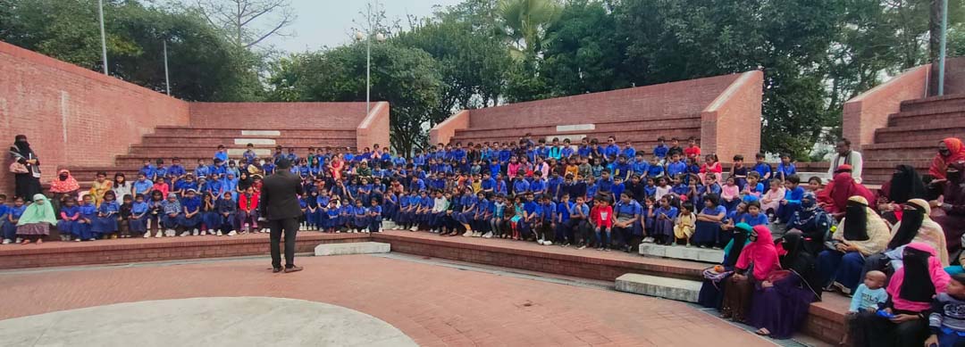 টুঙ্গিপাড়ায় শিশু শিক্ষার্থীদের শুনানো হলো বঙ্গবন্ধুর জীবনী