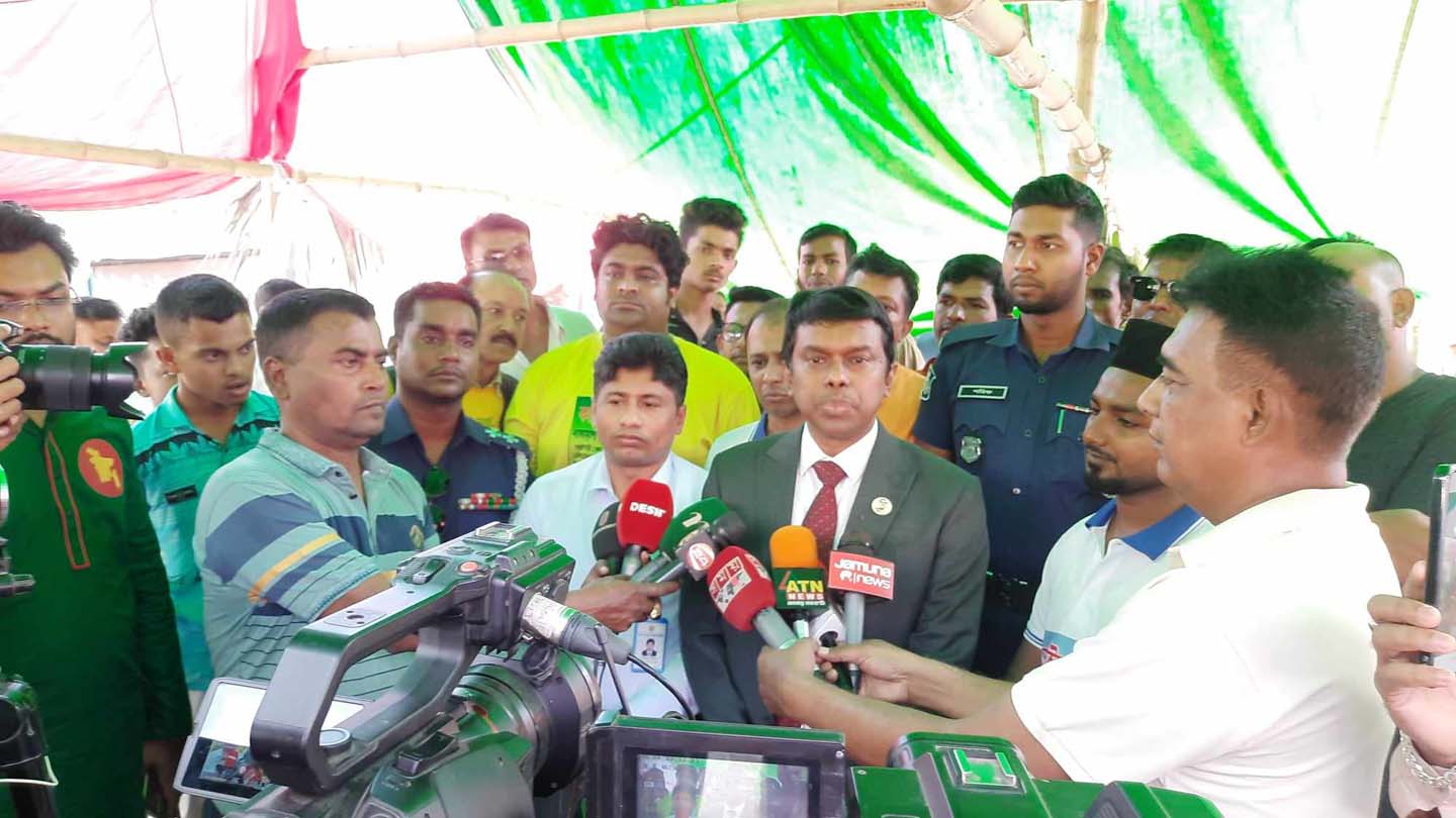 নিন্ম ও মধ্যবিত্তদের জন্য গোপালগঞ্জে বসানো হয়েছে কালেক্টর বাজার – জেলা প্রশাসক