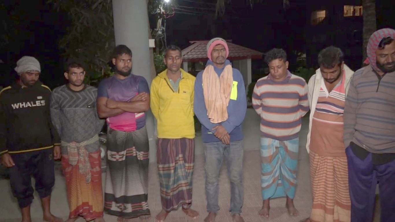 ইলেকট্রিক শর্ট দিয়ে মাছ ধরার অপরাধে ৮ মৎস্য শিকারী শ্রীঘরে