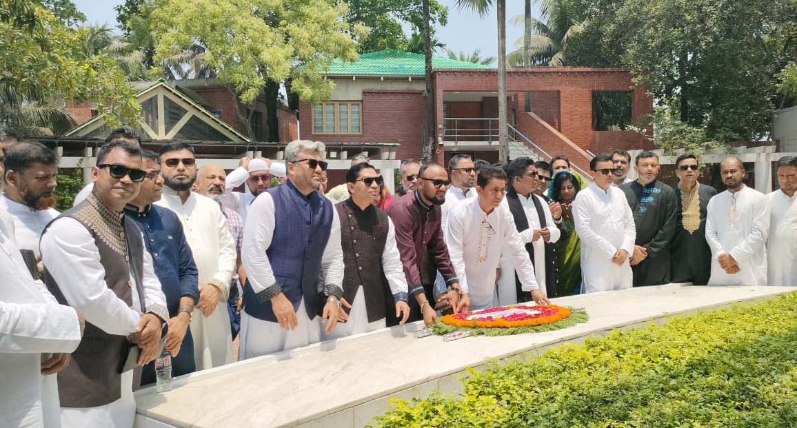 বঙ্গবন্ধুর সমাধিতে বায়িং হাউস এসোসিয়েশনের শ্রদ্ধা