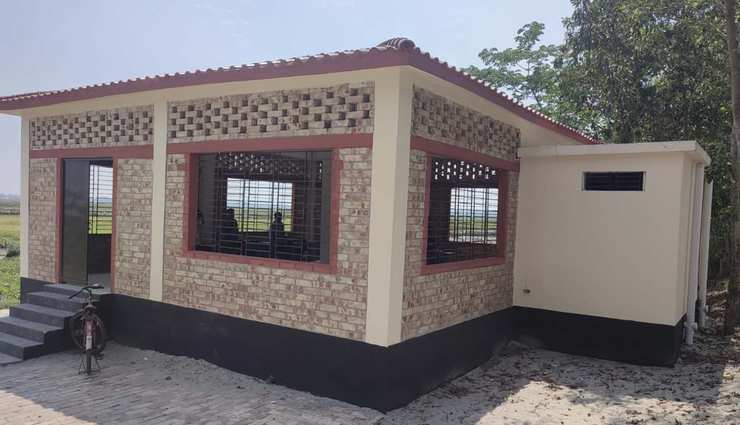 কৃষক সেড পেয়ে খুশি টুঙ্গিপাড়ার কৃষক