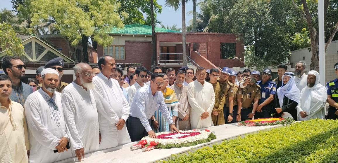 জাতির পিতার সমাধিতে রেলের নবনিযুক্ত মহাপরিচালকের শ্রদ্ধা