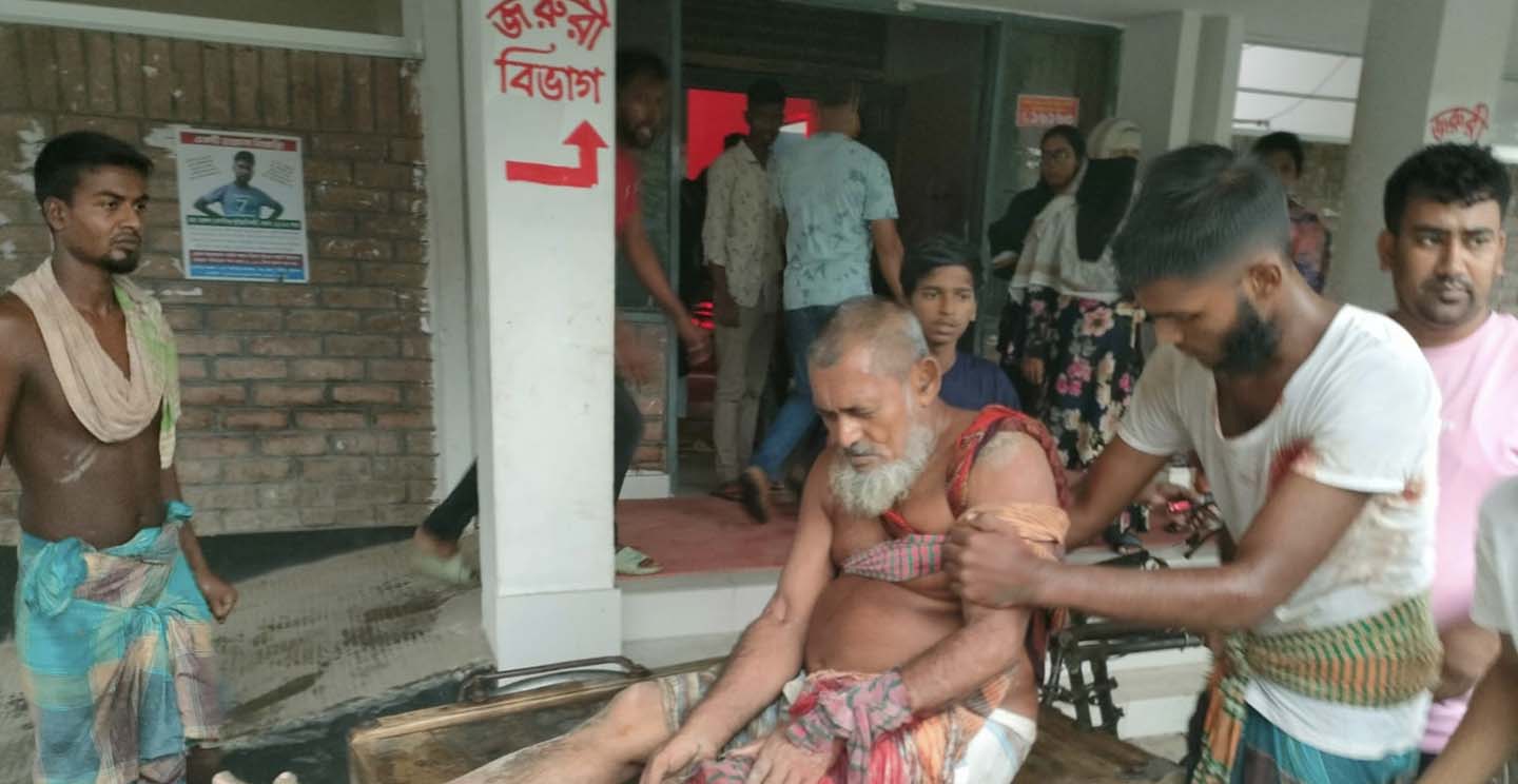 টুঙ্গিপাড়ায় জমির মাটি কাটায় বাধা দেয়ায় মুক্তিযোদ্ধাকে কুপিয়ে জখম