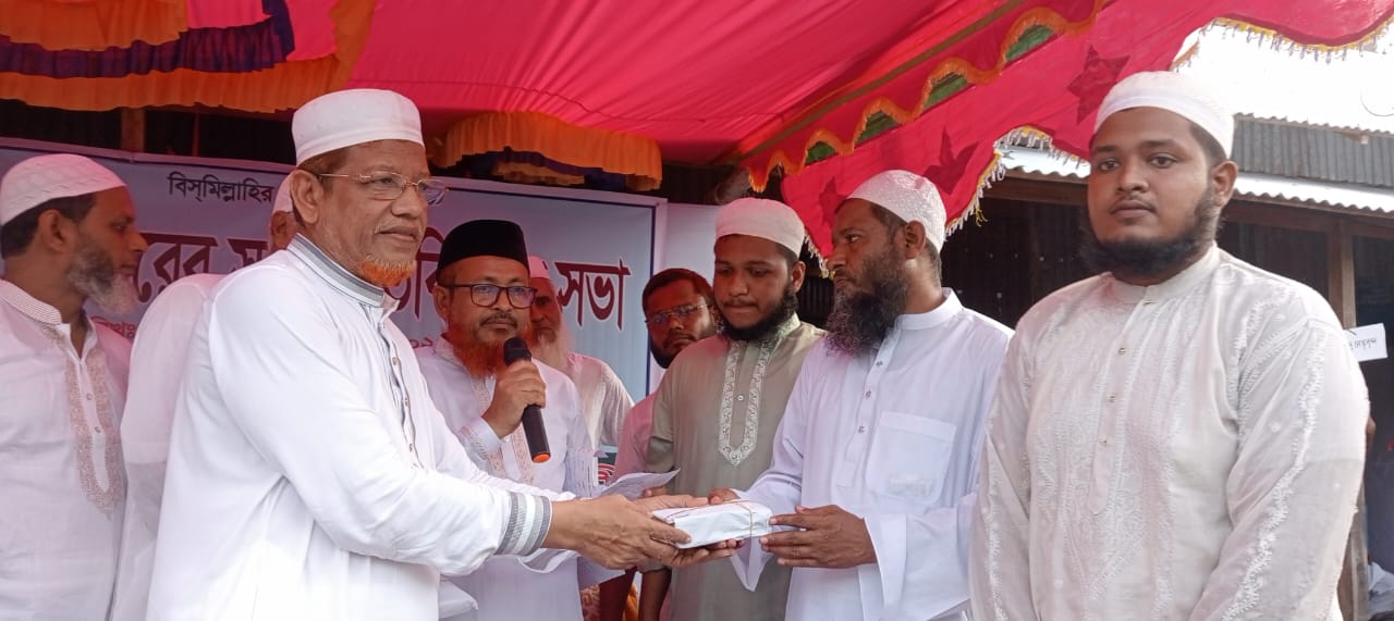 ছাত্র আন্দোলনে নিহত গোপালগঞ্জের চার পরিবার পেল জামায়াতের অর্থ সহায়তা