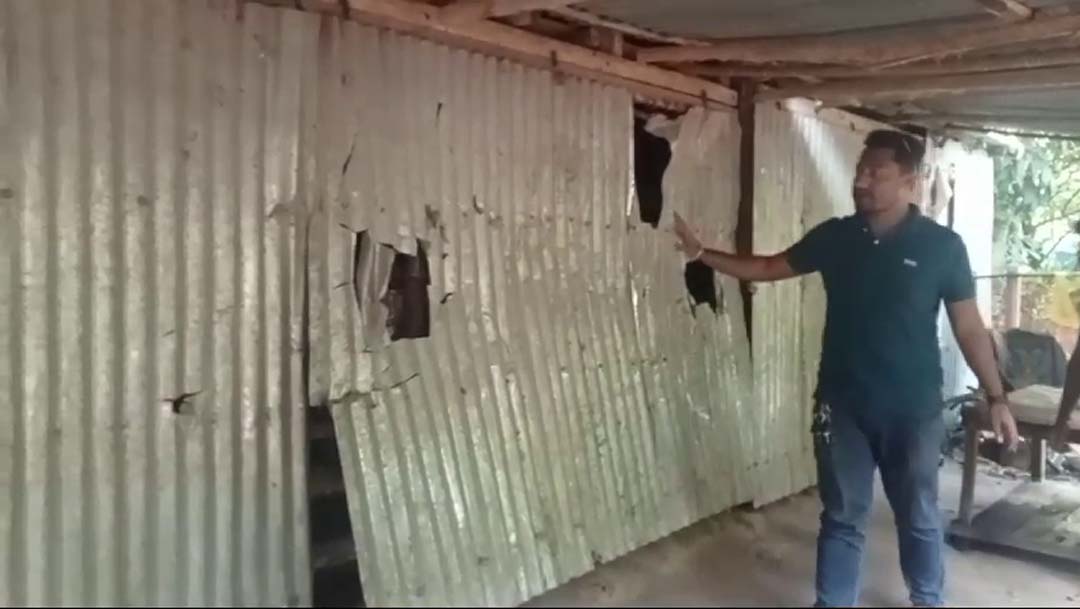 মুকসুদপুরে প্রতিপক্ষের হামলায় আহত ৫০। বাড়ি-ঘর ও দোকান ভাংচুর