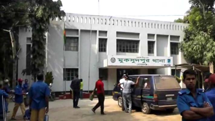 মুকসুদপুর থানা থেকে হত্যা মামলার আসামী পালাতক! দুই পুলিশ সদস্য বরখাস্ত