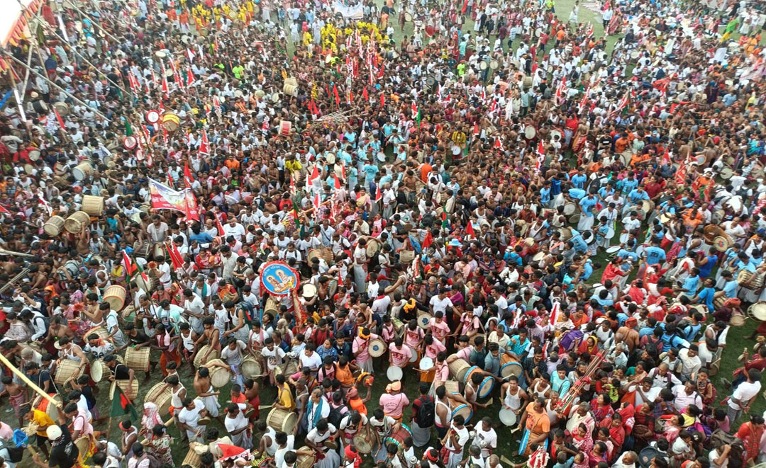 ওড়াকান্দিতে চলছে বারুনী মেলা ও স্নানোৎসব