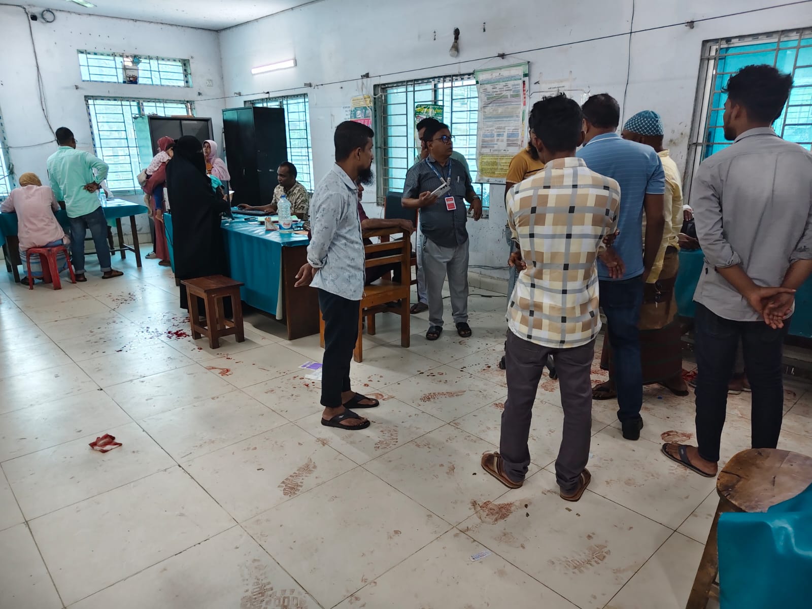 কোটালীপাড়া উপজেলা স্বাস্থ্য কমপ্লেক্সে ঢুকে রোগীকে কুপিয়ে আহত করার অভিযোগ