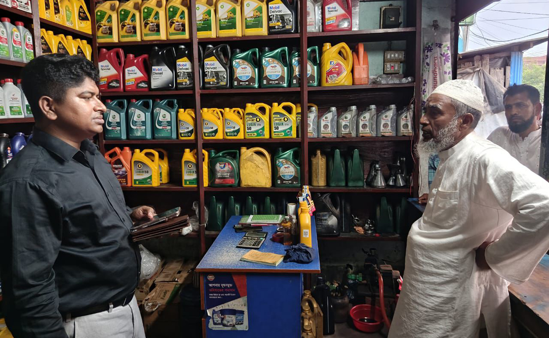 টুঙ্গিপাড়ায় ডিজেল মজুদের অভিযোগে ব্যবসায়ীকে জরিমানা