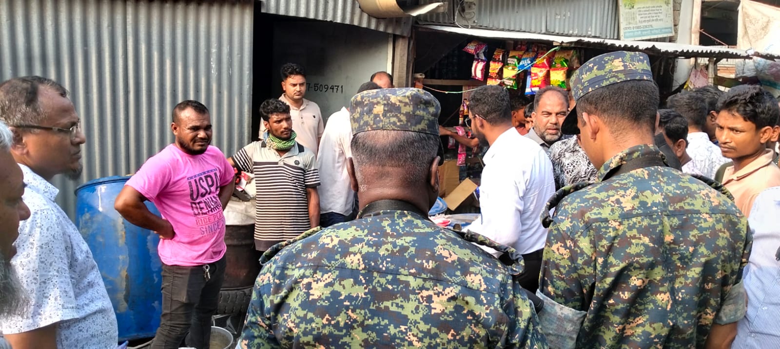 গোপালগঞ্জে তেল মজুদ ও বিক্রির দায়ে ২টি প্রতিষ্ঠানকে ১ লাখ ১০ হাজার টাকা জরিমানা, ৫১০ লিটার জ্বালানি তেল জব্দ