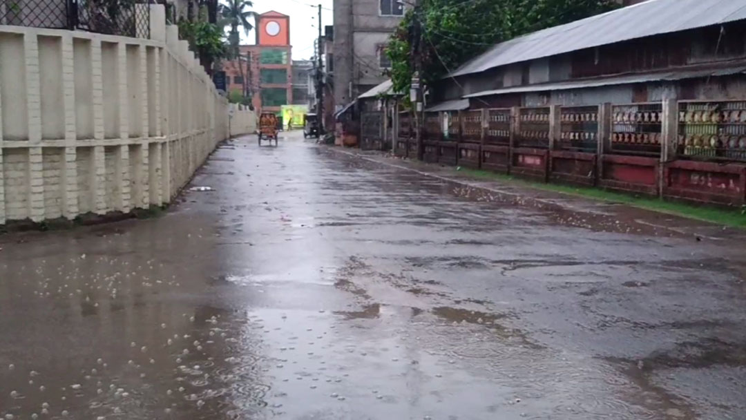 গোপালগঞ্জে বছরের প্রথম বৃষ্টি। জনমনে স্বস্তি