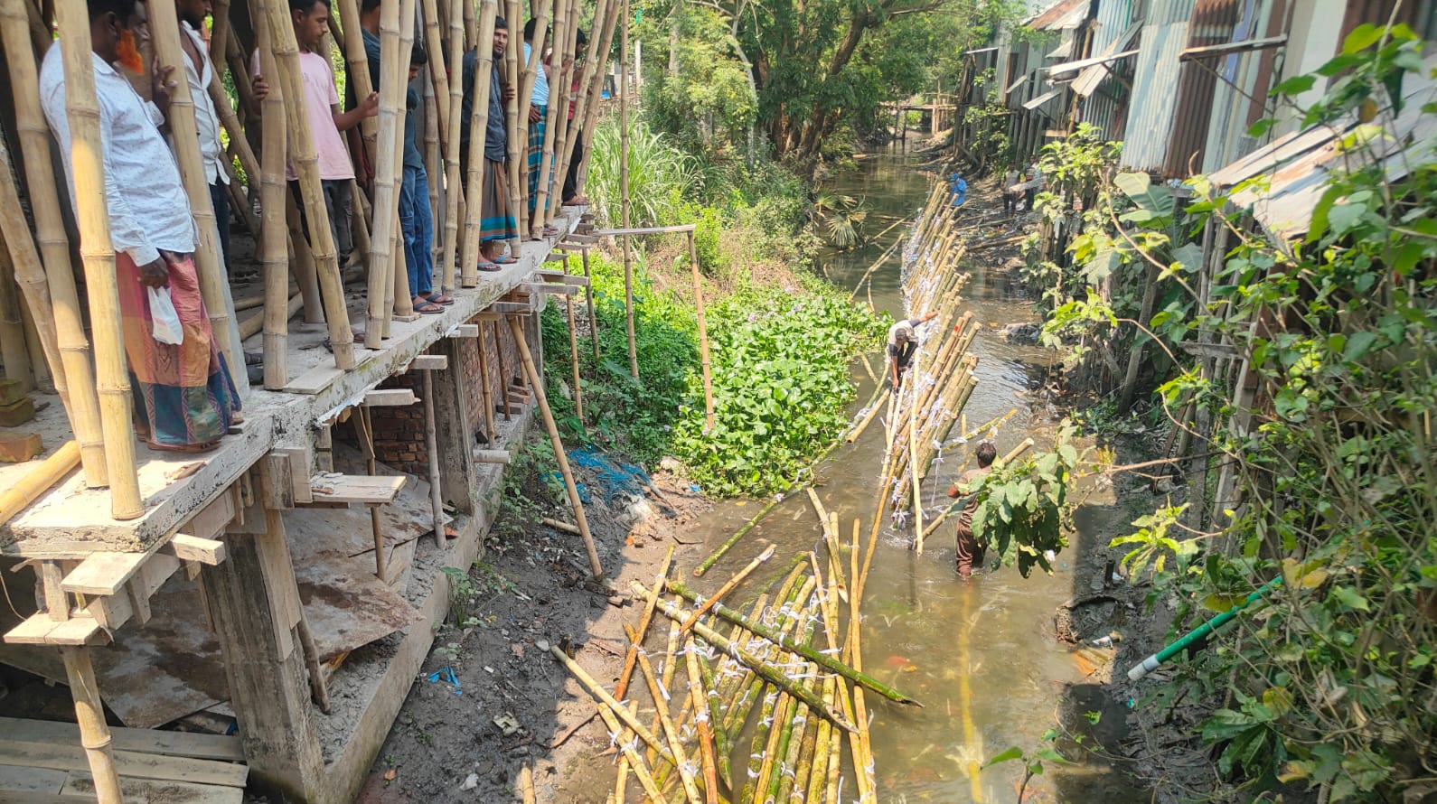 কোটালীপাড়ায় অবৈধভাবে দখলকৃত বহমানখাল প্রভাশালীদের কবল থেকে উদ্ধার