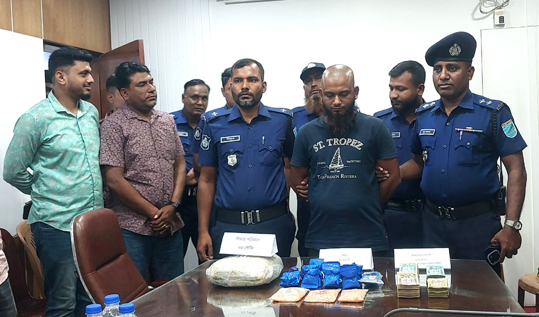 গোপালগঞ্জের কাশিয়ানীতে বিপুল পরিমান মাদকসহ মদাক ব্যবসায়ী গ্রেপ্তার