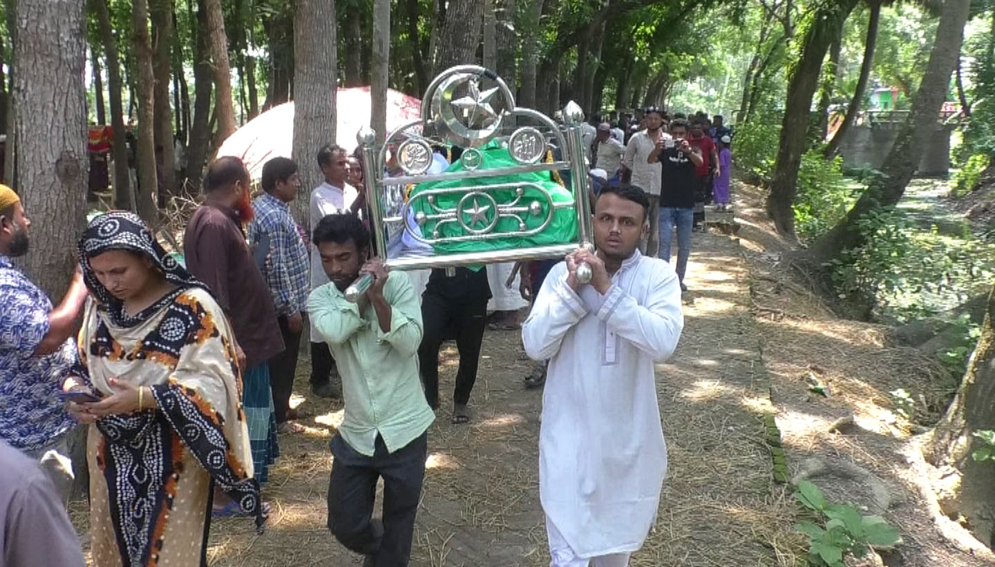 গাজীপুরে গলা কেটে হত্যা! গোপালগঞ্জের একই পরিবারের ৫ জনের মরদেহের দাফন সম্পন্ন