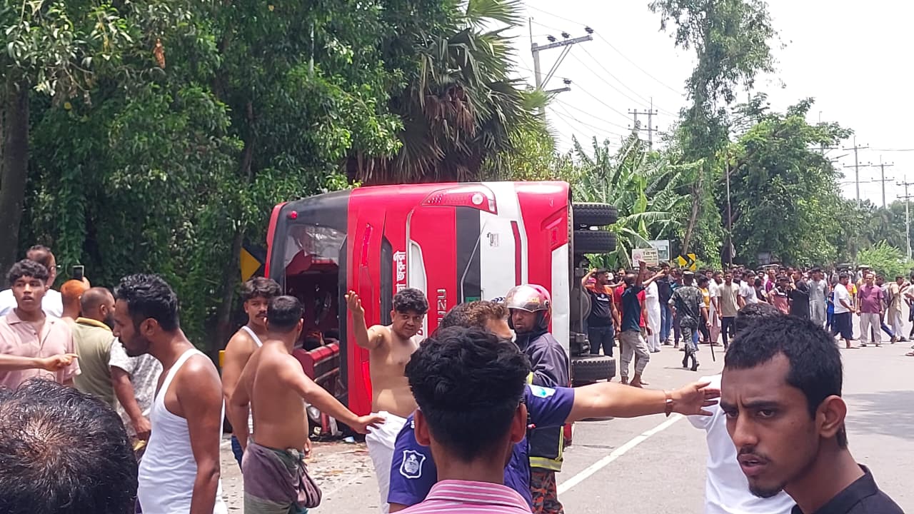 গোপালগঞ্জে বাস ও মোটরসাইকেলের মুখোমুখি সংঘর্ষে একই পরিবারের ৩জনসহ নিহত৫,আহত ২৫
