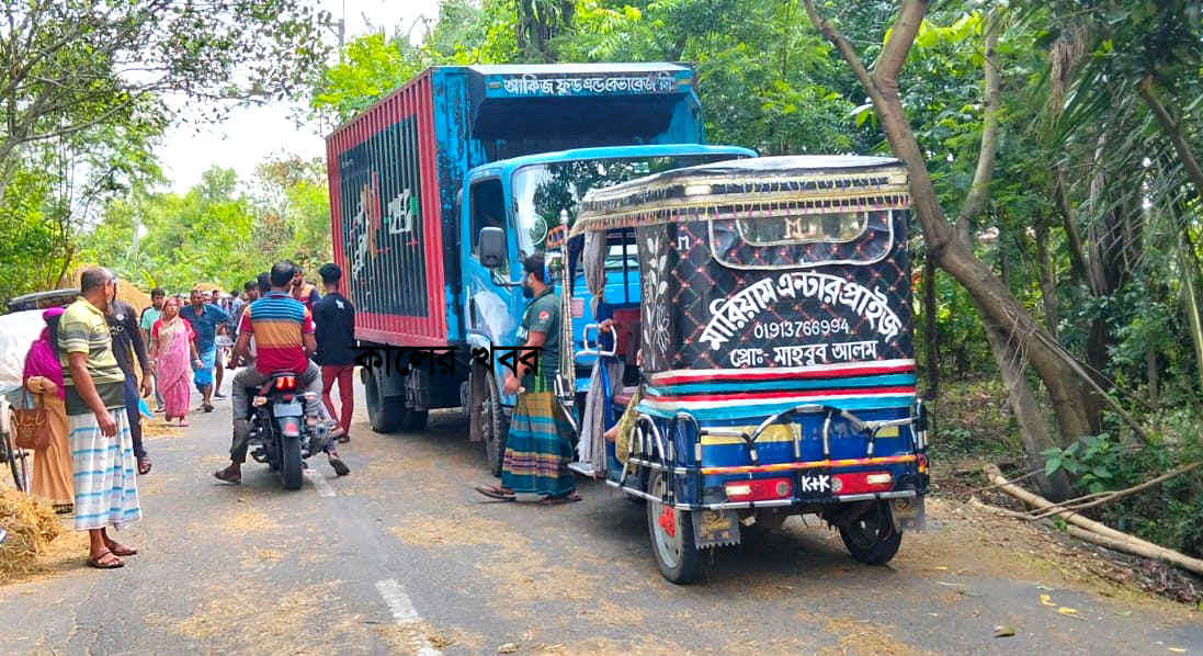 টুঙ্গিপাড়ায় মোটরসাইকেল-কাভার্ডভ্যান মুখোমুখি সংঘর্ষে নারী নিহত, আহত ১