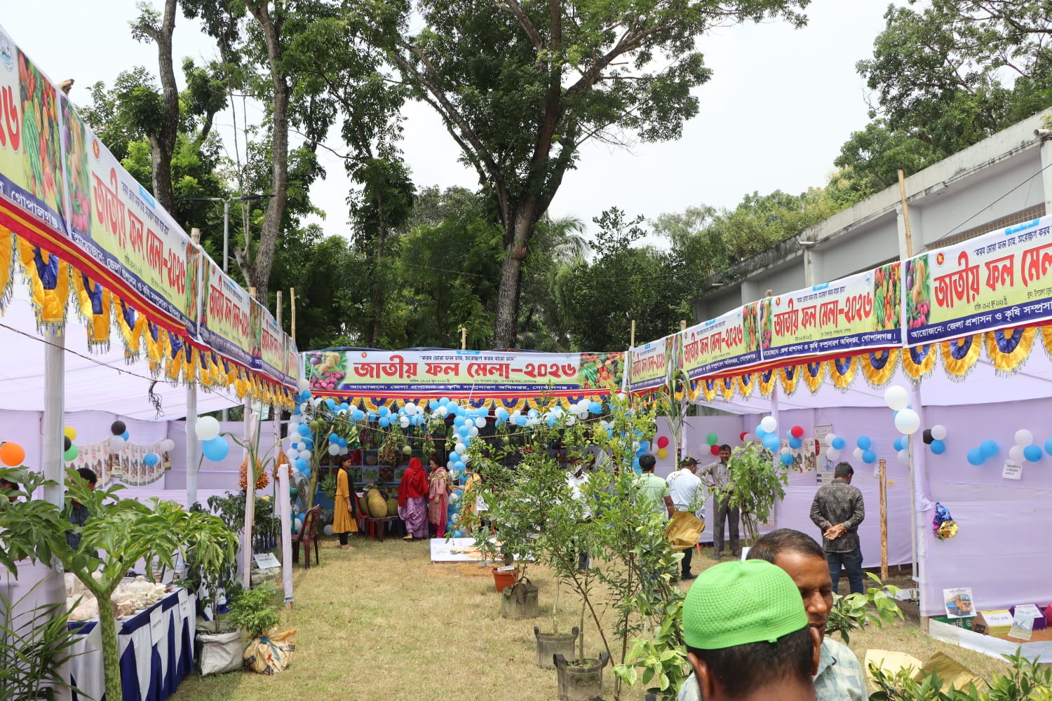 গোপালগঞ্জে শুরু হয়েছে তিনদিন ব্যাপী জাতীয় ফল মেলা