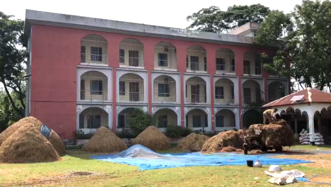 টুঙ্গিপাড়ায় রেজুলেশন বা টেন্ডার ছাড়াই বিদ্যালয়ের মালামাল বিক্রির অভিযোগ