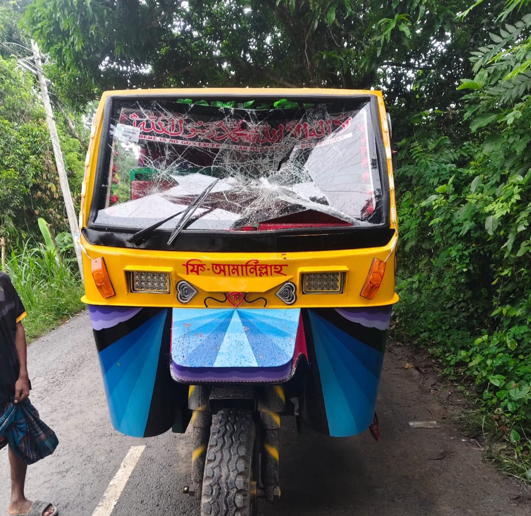 কাশিয়ানীতে ট্রলি-মোটরসাইকেলের মুখোমুখি সংঘর্ষে স্ত্রী নিহত, স্বামী আহত